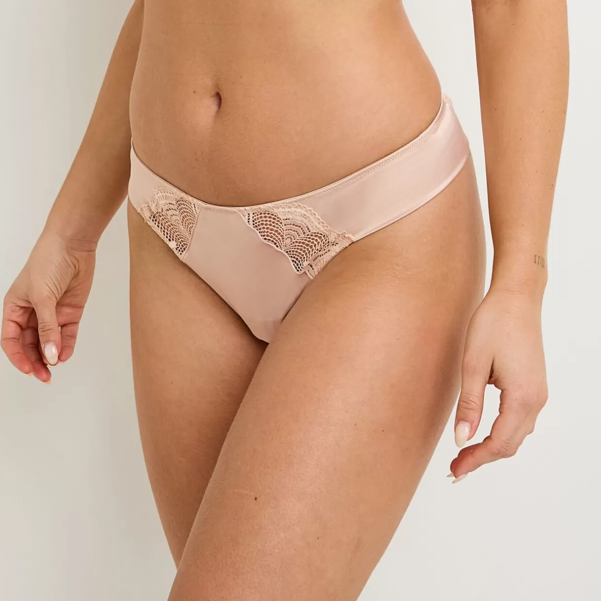 Tanga<FELICIA TANGA DENTELLE BEIGE